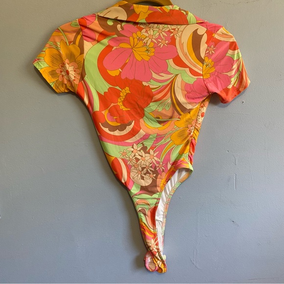 Pretty Little Thing Multi Swirl Print Plunge High Leg Bodysuit Multicolor 0 NWT - Picture 9 of 10